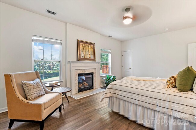 Building Photo - 2003 Red Carpet Ct