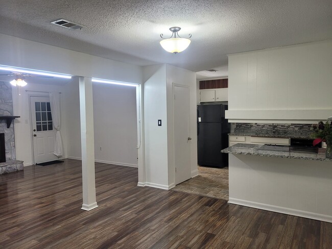 Building Photo - 139 Thomas Dr