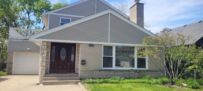 Primary Photo - 1215 W Talcott Rd