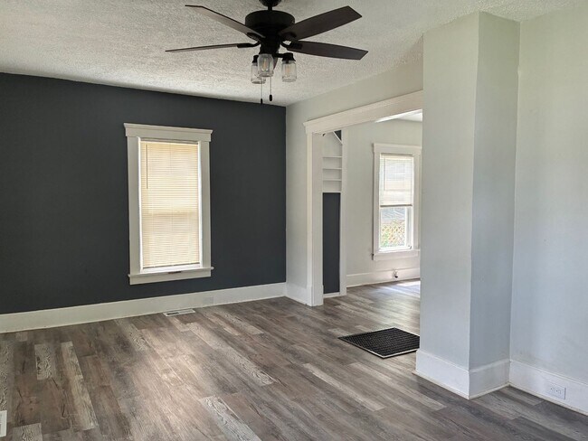 Building Photo - 118 Floral Ct
