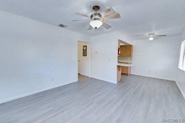 Building Photo - 512 long ave