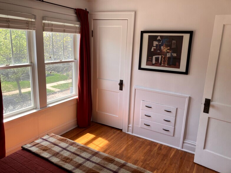 Main bedroom - 1241 Bruck St