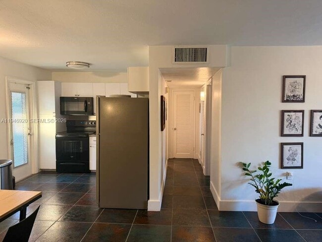 Building Photo - 1631 NE 114th St