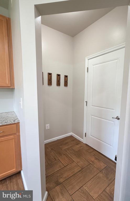 Building Photo - 9411 Wood Creek Cir