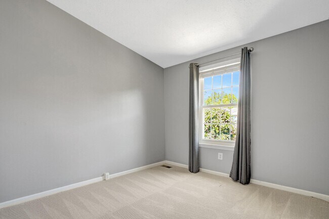 Building Photo - 6063 Hydrangea Dr