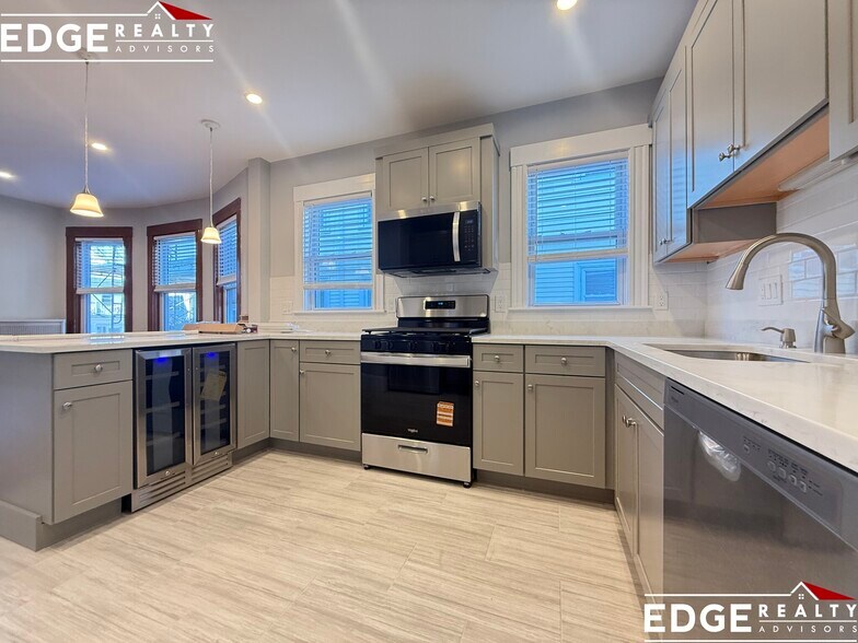 Building Photo - 62 Turner St