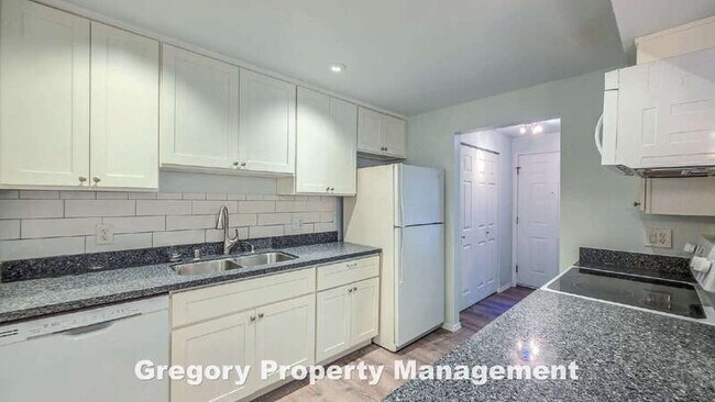 Building Photo - 9474 Woodinville Redmond Rd NE