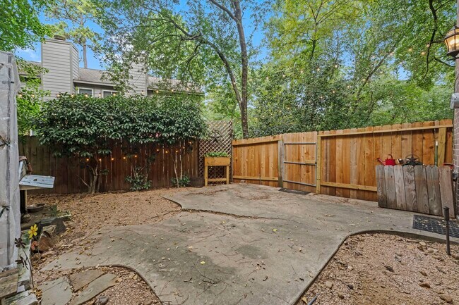 Building Photo - 17 E Willowood Ct