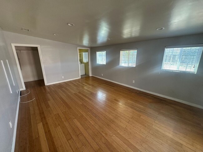 Building Photo - Beautiful 3-Bedroom + Bonus Sunroom Home f...