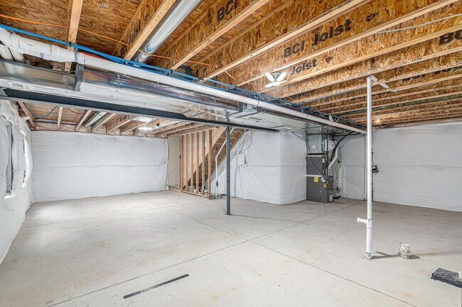 Building Photo - Nice Big Home, close to Ft Carson, Updated...