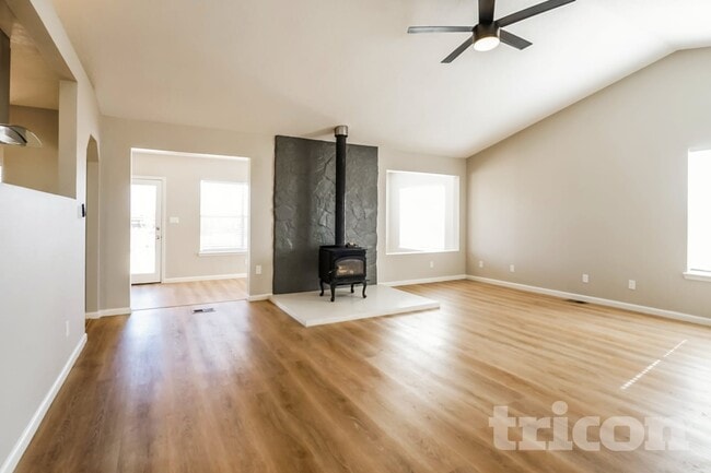 Building Photo - 1600 31st St SE