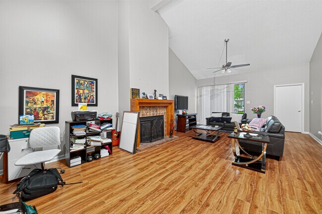Building Photo - 7655 S Braeswood Blvd