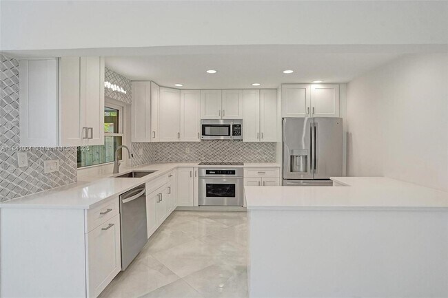 Building Photo - 7425 Silver Woods Ct