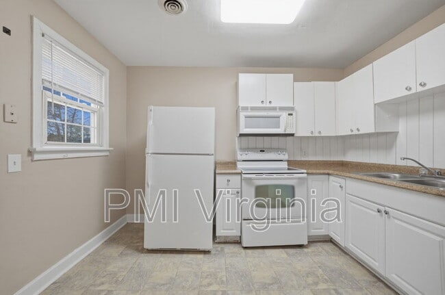 Building Photo - 217 Bob Ln