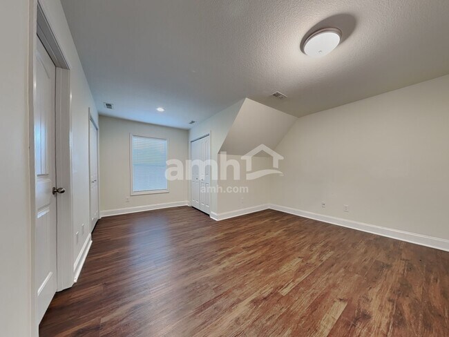 Building Photo - 1812 Mahogany Wood Trail