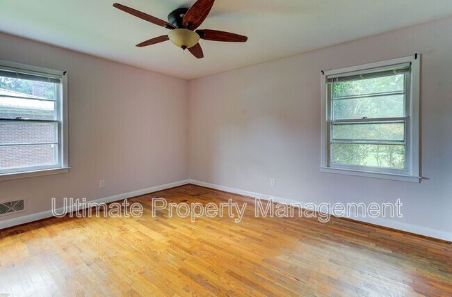 Building Photo - 317 Johnston Dr