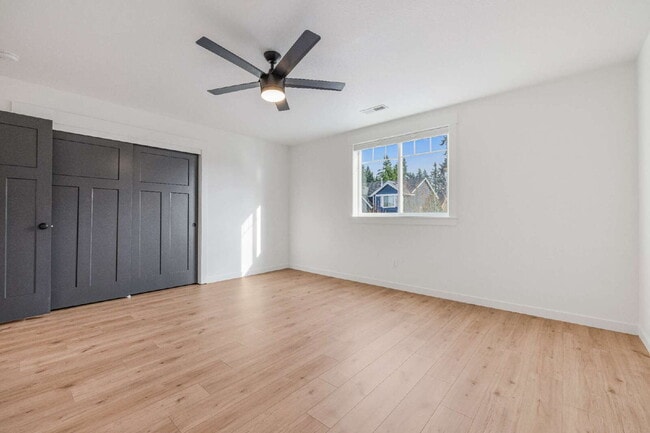 Building Photo - Beautifully Designed Home With Exceptional Space & Modern Comfort