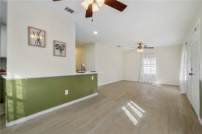 Building Photo - 302 W 23rd St