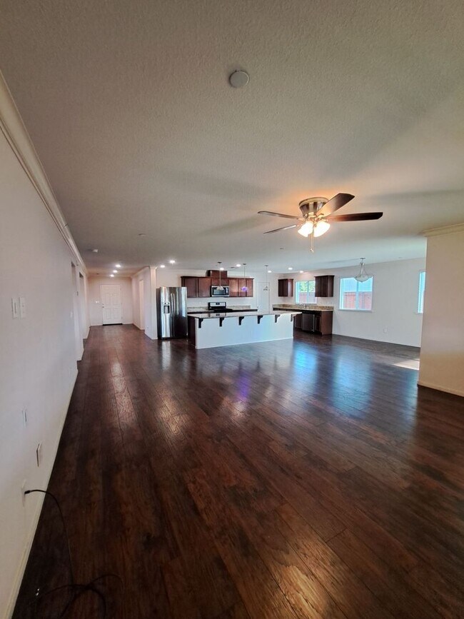 Building Photo - Stunning and Spacious - Don't Miss This Rental Home!