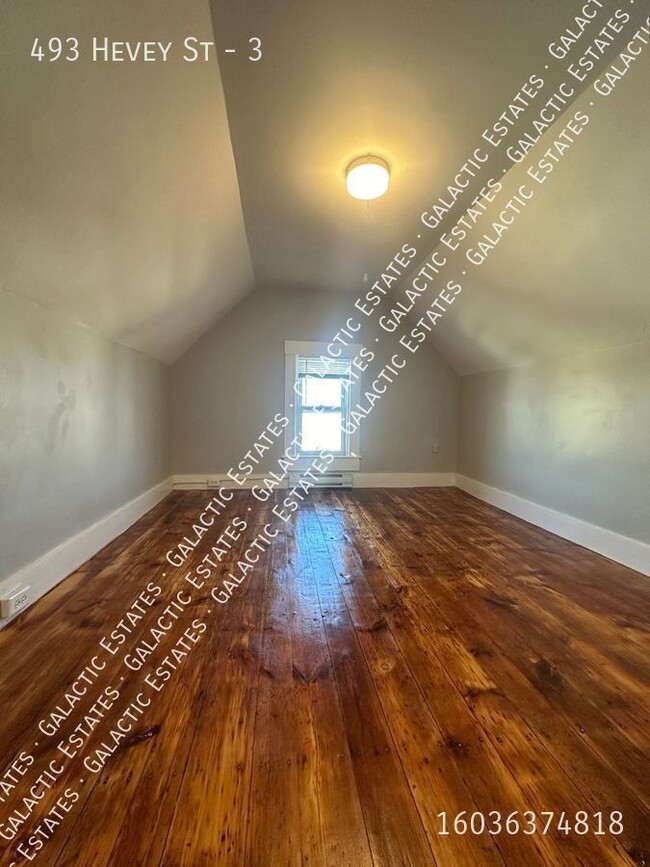 Building Photo - 493 Hevey St