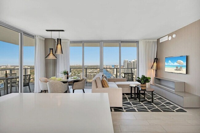 Building Photo - 4010 S Ocean Dr