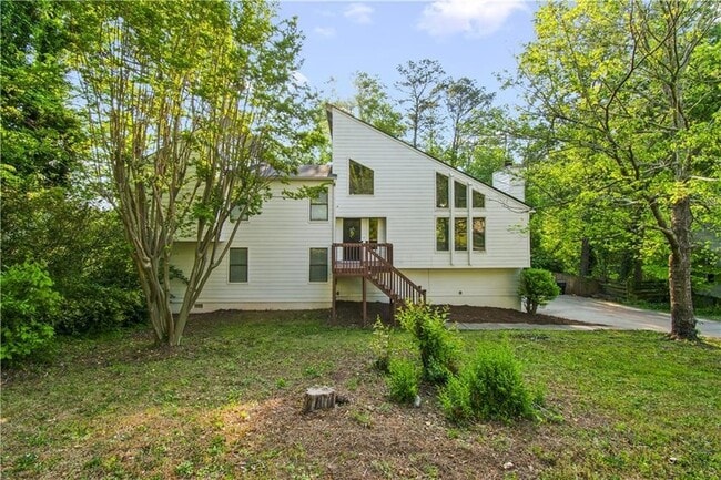 Building Photo - 3950 Lookout Point Dr