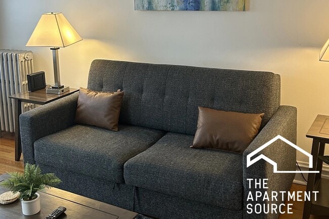 Building Photo - 1911 W Larchmont Ave