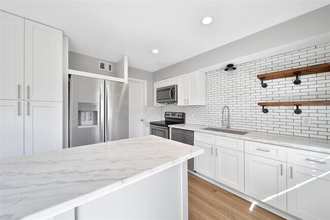 Building Photo - 6409 Burgoyne Dr.