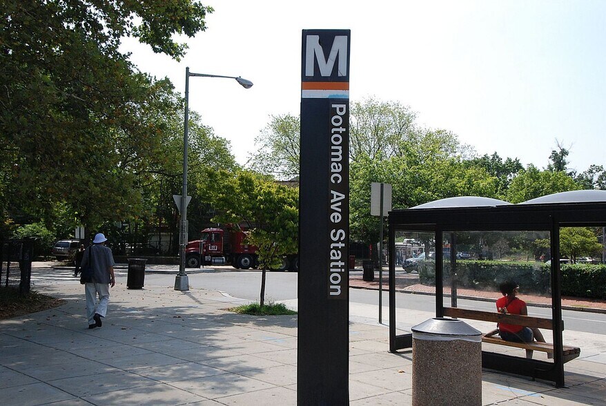 Building Photo - 1110 3rd St NE