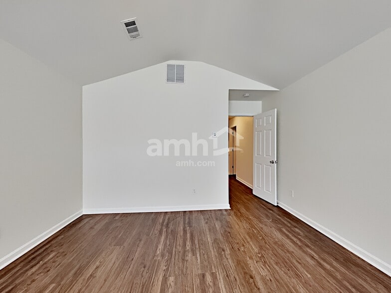 Building Photo - 488 Lincolnwood Ln