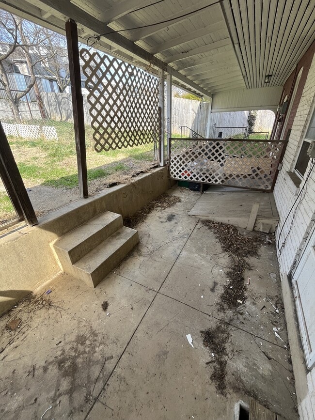 Building Photo - 450 New Dorwart St