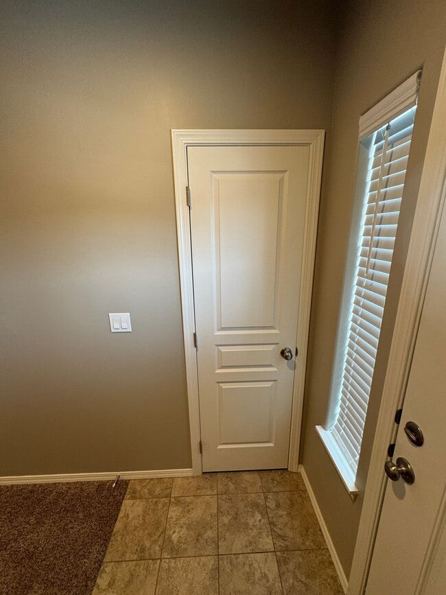 Building Photo - Charming 3-bedroom, 2-bathroom home locate...