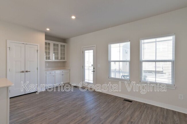 Building Photo - 137 Cedar Crst Dr