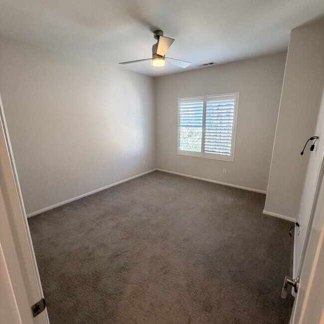 Building Photo - Modern 3-story townhouse in Eastvale-MOVE-IN SPECIAL $2595 FOR FIRST 3 MONTHS!