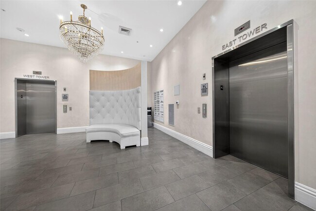 Building Photo - 455 E Palmetto Park Rd