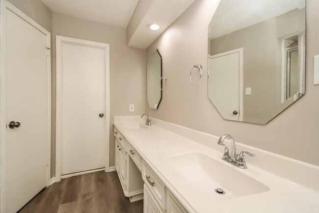 Building Photo - 4207 Harrow Hill Ct