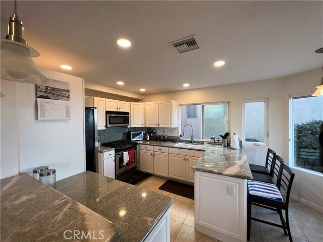 Building Photo - 33636 Sundown Ct