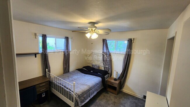 Building Photo - 433 Ella St