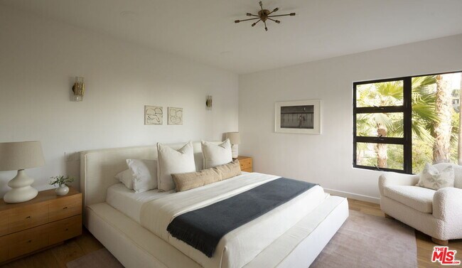 Building Photo - 5692 Holly Oak Dr