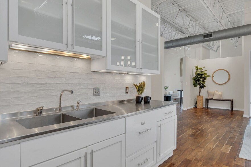 Building Photo - 309 Church St