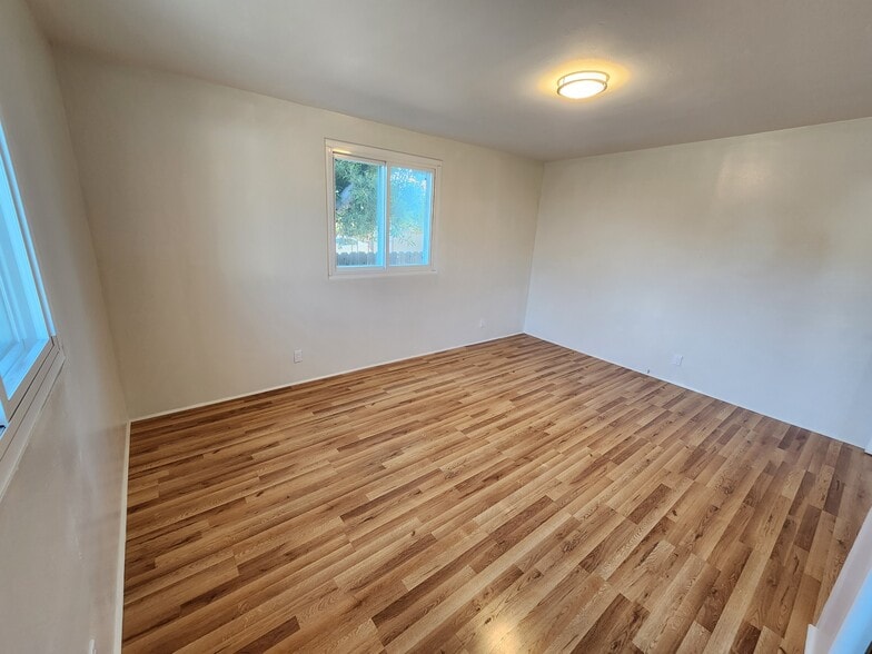 Building Photo - 10447 Cantara St