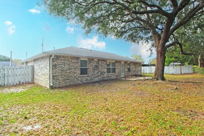 Building Photo - Charming Newly Renovated 3-Bedroom, 2-Bath...