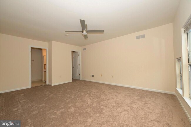 Building Photo - 208 Kelly Ct