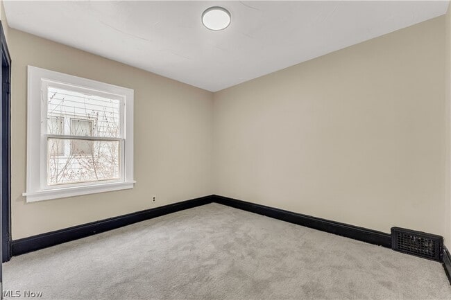 Building Photo - 1063 E 171st St