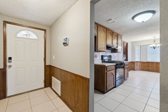 Building Photo - 1205 Swan Lake Rd