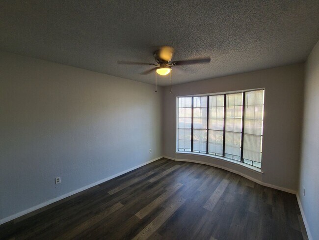 Building Photo - 4 bed 2 baths Coming soon!