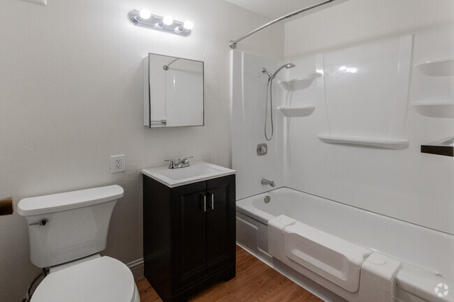 1 Bed, 1 Bath Bathroom - Auburn Oaks