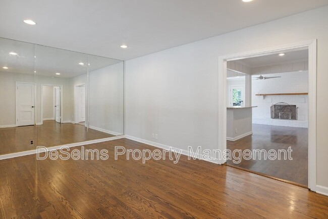 Building Photo - 227 53rd Ave N