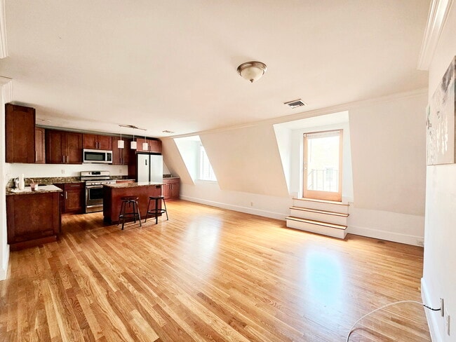 Building Photo - 1798 Beacon St