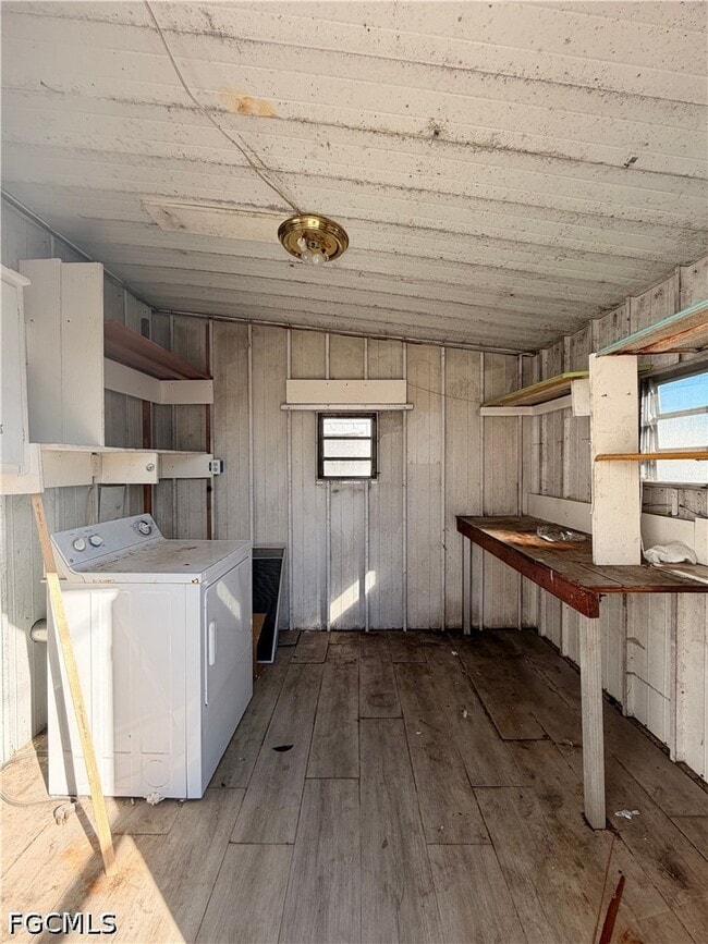 Building Photo - 121 Coachlight Ln